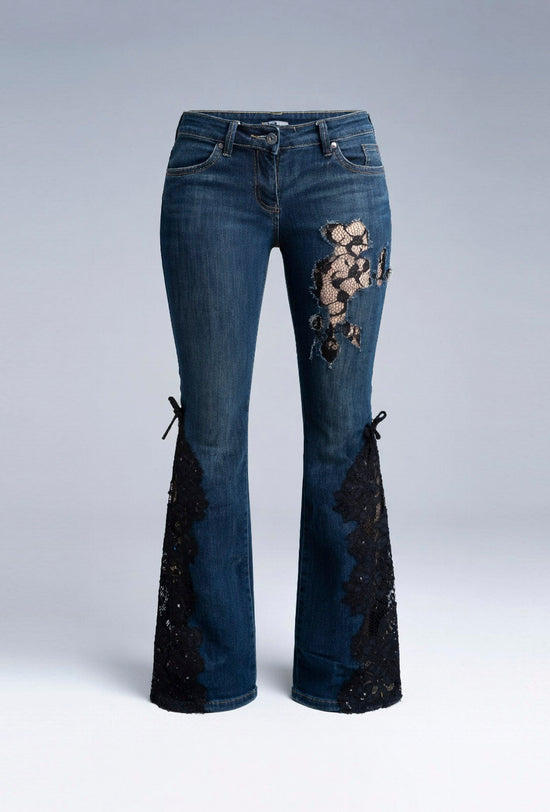 Jeans mit Spitzenbesatz und Schlag
