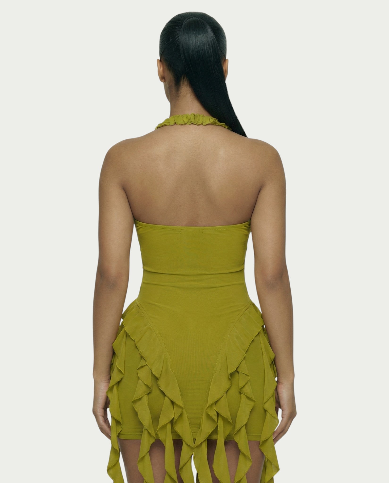 Minikleid mit Volants und Halter-Ausschnitt