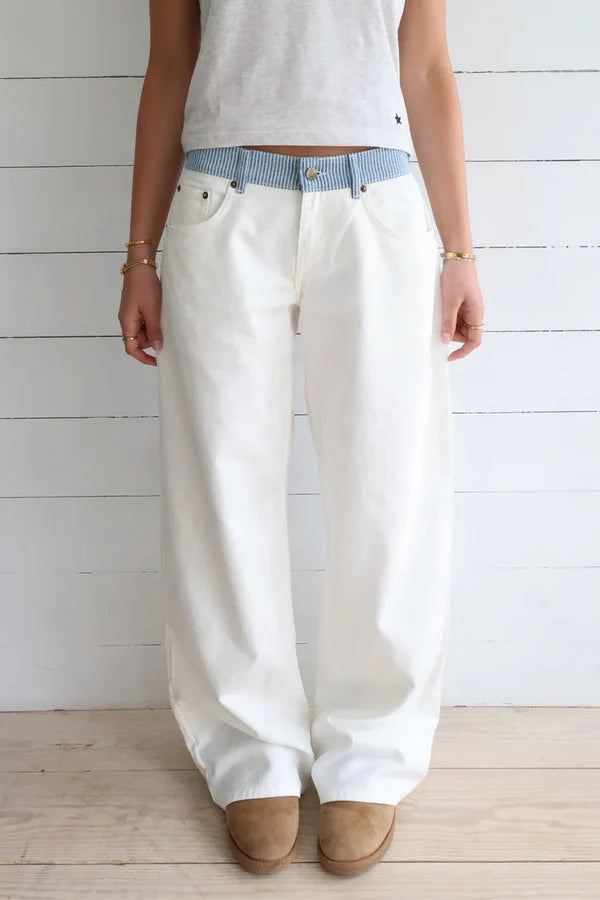 Weiße Jeans mit weitem Bein